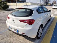 Usata Alfa Romeo Giulietta Distinctive 120 CV (88 kW) 2012 Bianco Utilitaria