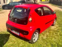 Usata Peugeot 107 Access 68 CV (50 kW) 2011 Rosso Utilitaria
