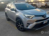 Usata Toyota RAV4 Lounge 143 CV (105 kW) 2017 SUV