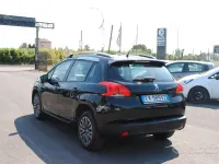 Usata Peugeot 2008 Active 68 CV (50 kW) 2014 Nero SUV