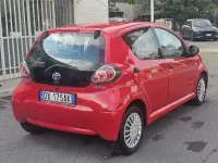 Usata Toyota Aygo Sol 68 CV (50 kW) 2009 Rosso Utilitaria