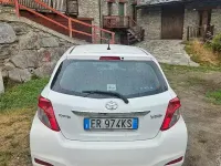 Usata Toyota Yaris 69 CV (50 kW) 2013 Bianco Utilitaria