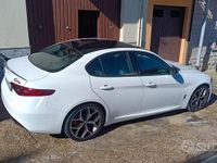 Begagnad Alfa Romeo Giulia 150 HK (110 kW) 2018 Vit Sedan