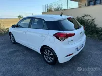 Usata Hyundai i20 73 CV (53 kW) 2019 Bianco Utilitaria