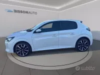 Usata Peugeot 208 Allure 102 CV (75 kW) 2021 Bianco perla Utilitaria