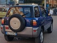 Usata Toyota RAV4 128 CV (94 kW) 2000 Blu SUV