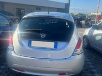Usata Lancia Ypsilon 80 CV (58 kW) 2017 Grigio Utilitaria