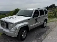 Usata Jeep Cherokee 177 CV (130 kW) 2009 Grigio SUV