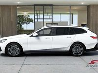 Nuova BMW 520 M Sport 197 CV (144 kW) 2026 Alpin white pastello Station wagon