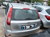 Usata Ford Fiesta Ghia 75 CV (55 kW) 2006 Grigio Utilitaria