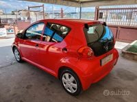 Usata Toyota Aygo 68 CV (50 kW) 2005 Rosso Utilitaria