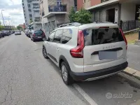 Usata Dacia Jogger Comfort 101 CV (74 kW) 2022 Grigio Monovolume