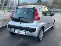 Usata Peugeot 107 68 CV (50 kW) 2006 Argento Utilitaria