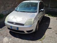 Usata Ford Fiesta 80 CV (58 kW) 2002 Grigio Utilitaria
