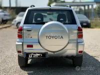 Usata Toyota RAV4 150 CV (110 kW) 2001 Grigio SUV