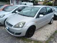 Usata Ford Fiesta Ghia 75 CV (55 kW) 2006 Grigio Utilitaria