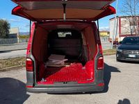 Usado VW T6 150 CV (110 kW) 2016 Rojo Van