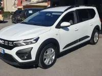 Usata Dacia Jogger Expression 101 CV (74 kW) 2024 Bianco Monovolume
