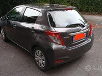Usata Toyota Yaris Lounge 69 CV (50 kW) 2012 Grigio Utilitaria