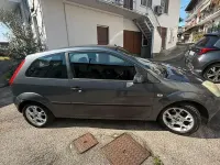 Begagnad Ford Fiesta 90 HK (66 kW) 2005 Halvkombi