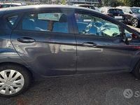 Usata Ford Fiesta 70 CV (51 kW) 2010 Grigio Utilitaria
