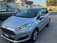 Usata Ford Fiesta 95 CV (69 kW) 2017 Gray Berlina