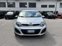 Usata Kia Rio Active 84 CV (61 kW) 2013 Grigio Berlina
