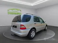 Usata Mercedes ML270 163 CV (119 kW) 2003 Grigio SUV