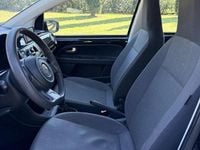 Begagnad VW up! Move 60 HK (44 kW) 2016 Svart Halvkombi