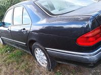 Usata Mercedes E220 Elegance 95 CV (69 kW) 1997 Nero Berlina