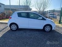 Usata Toyota Yaris Active 69 CV (50 kW) 2013 Bianco Utilitaria
