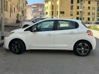 Usata Peugeot 208 Allure 95 CV (69 kW) 2015 Bianco Utilitaria