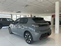 Usata Peugeot 208 Allure 101 CV (74 kW) 2024 Grigio Utilitaria