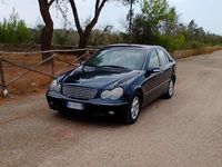 Usata Mercedes C220 Elegance 143 CV (105 kW) 2001 Blu/azzurro Berlina