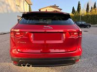 Begagnad Jaguar F-Pace Portfolio 180 HK (132 kW) 2018 Röd SUV