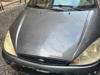Begagnad Ford Focus 116 HK (85 kW) 2001 Grå Sedan