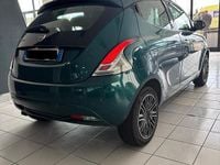 Usata Lancia Ypsilon Gold 69 CV (50 kW) 2018 Verde Utilitaria
