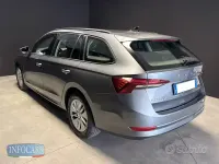 Usata Skoda Octavia Ambition 116 CV (85 kW) 2023 Grigio metallizzato Station wagon