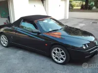 Usata Alfa Romeo Spider 117 CV (86 kW) 2001 Nero Cabrio
