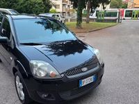 Usata Ford Fiesta Ghia 67 CV (49 kW) 2008 Nero Utilitaria