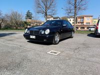 Usata Mercedes E200 Avantgarde 136 CV (100 kW) 1996 Blu Berlina