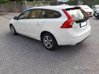 Usata Volvo V60 R-Design 120 CV (88 kW) 2018 Bianco Station wagon