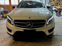 Usata Mercedes GLA200 136 CV (100 kW) 2015 Bianco SUV