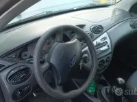 Usata Ford Focus 100 CV (73 kW) 2004 Grigio Berlina