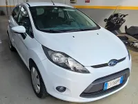 Usata Ford Fiesta 92 CV (67 kW) 2011 Bianco Berlina