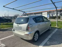 Usata Toyota Corolla 129 CV (94 kW) 2005 Grigio Monovolume