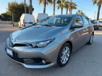 Usata Toyota Auris Hybrid Style 135 CV (99 kW) 2017 Grigio Berlina