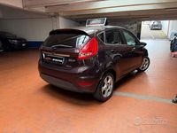 Usata Ford Fiesta 82 CV (60 kW) 2010 Grigio Utilitaria