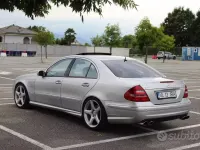 Usata Mercedes E55 AMG AMG 476 CV (350 kW) 2002 Grigio Berlina