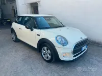 Usata Mini Cooper D 95 CV (69 kW) 2017 Beige Utilitaria